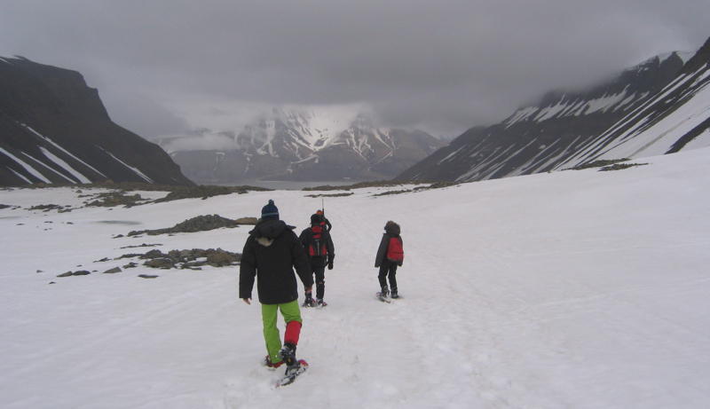 Abstieg ueber den Longyearbyengletscher